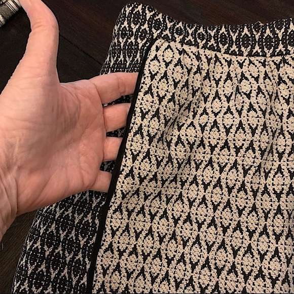 J Crew Black and Off White Jacquard Mini Skirt Size 4 - Picture 8 of 11